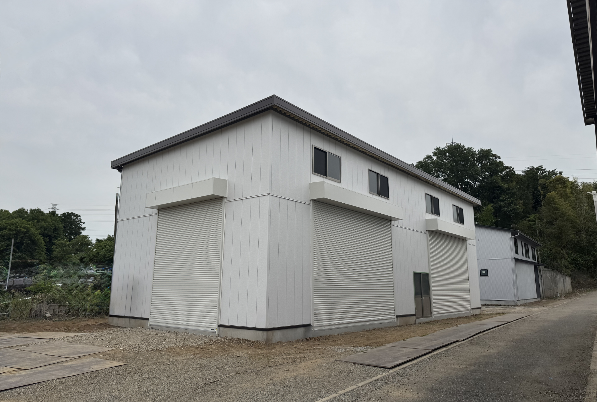 プレハブ（軽量鉄骨）倉庫・工場の建設がおすすめ