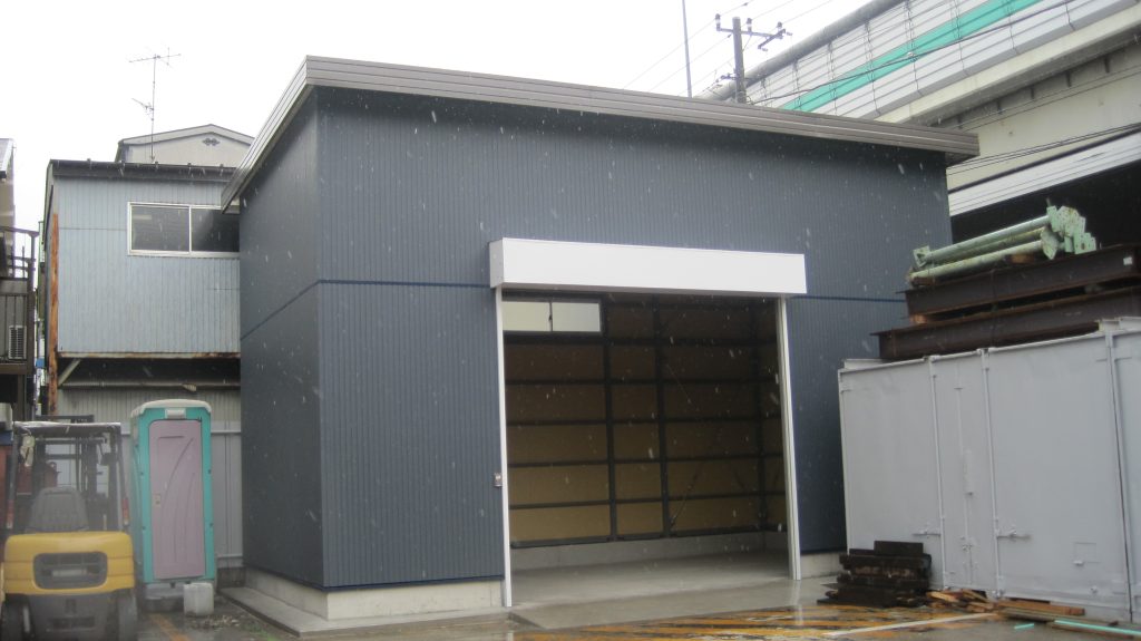 軽量鉄骨現地張り倉庫（神奈川県川崎市）の施工事例