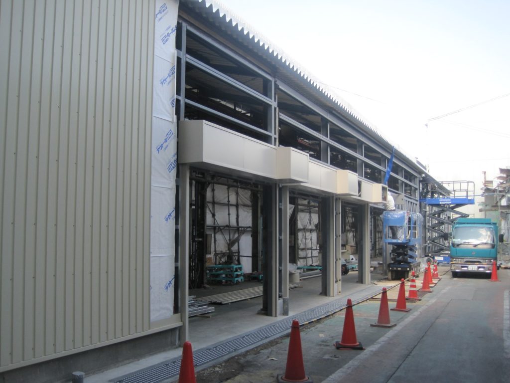 工場増築工事　下屋出し工事（）の施工事例