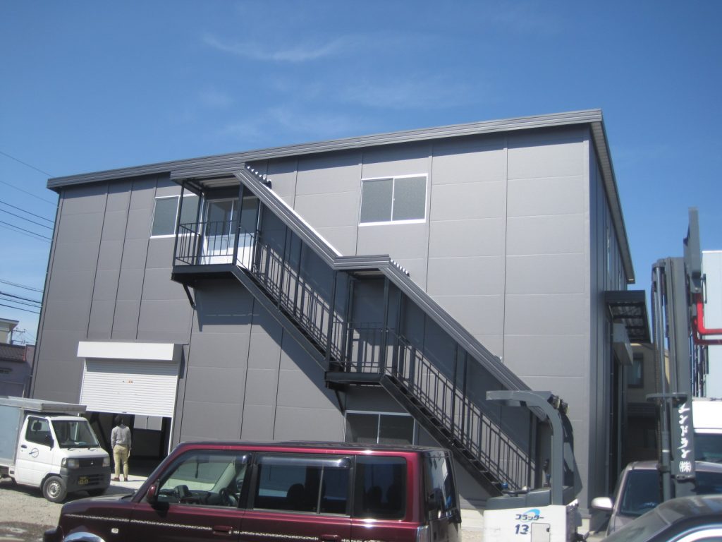 2階建てプレハブ倉庫（埼玉県）の施工事例