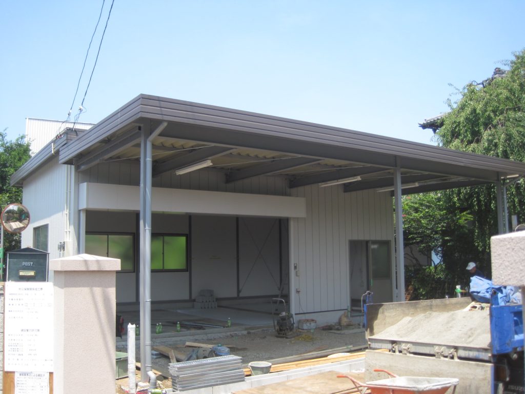 プレハブ倉庫+下屋工事（埼玉県）の施工事例