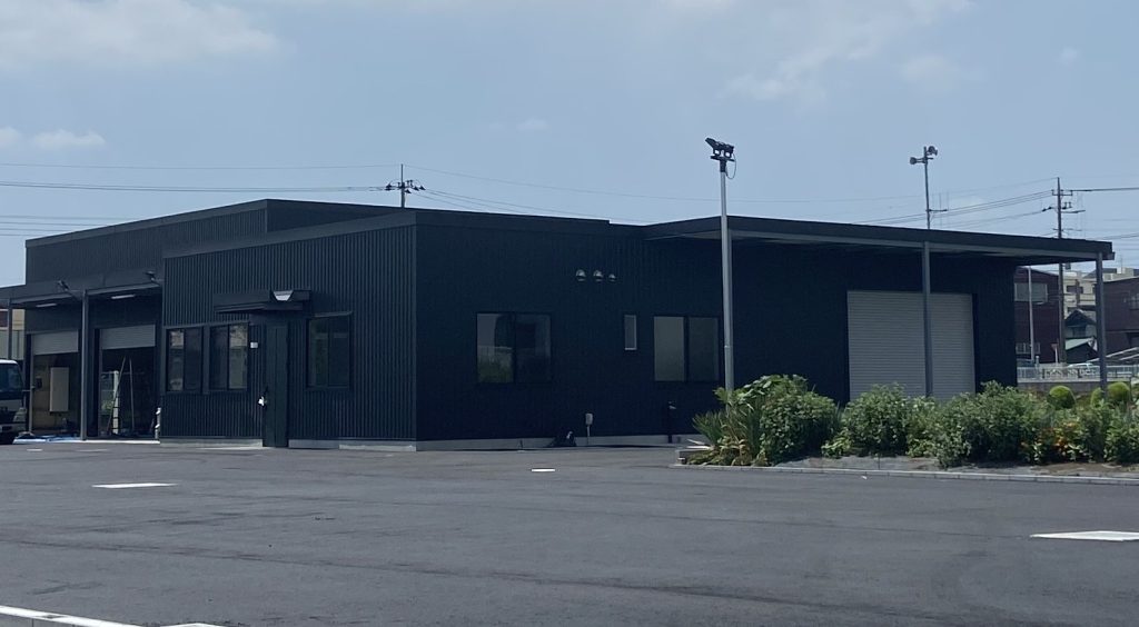 プレハブ事務所兼自動車修理工場（埼玉県）の施工事例
