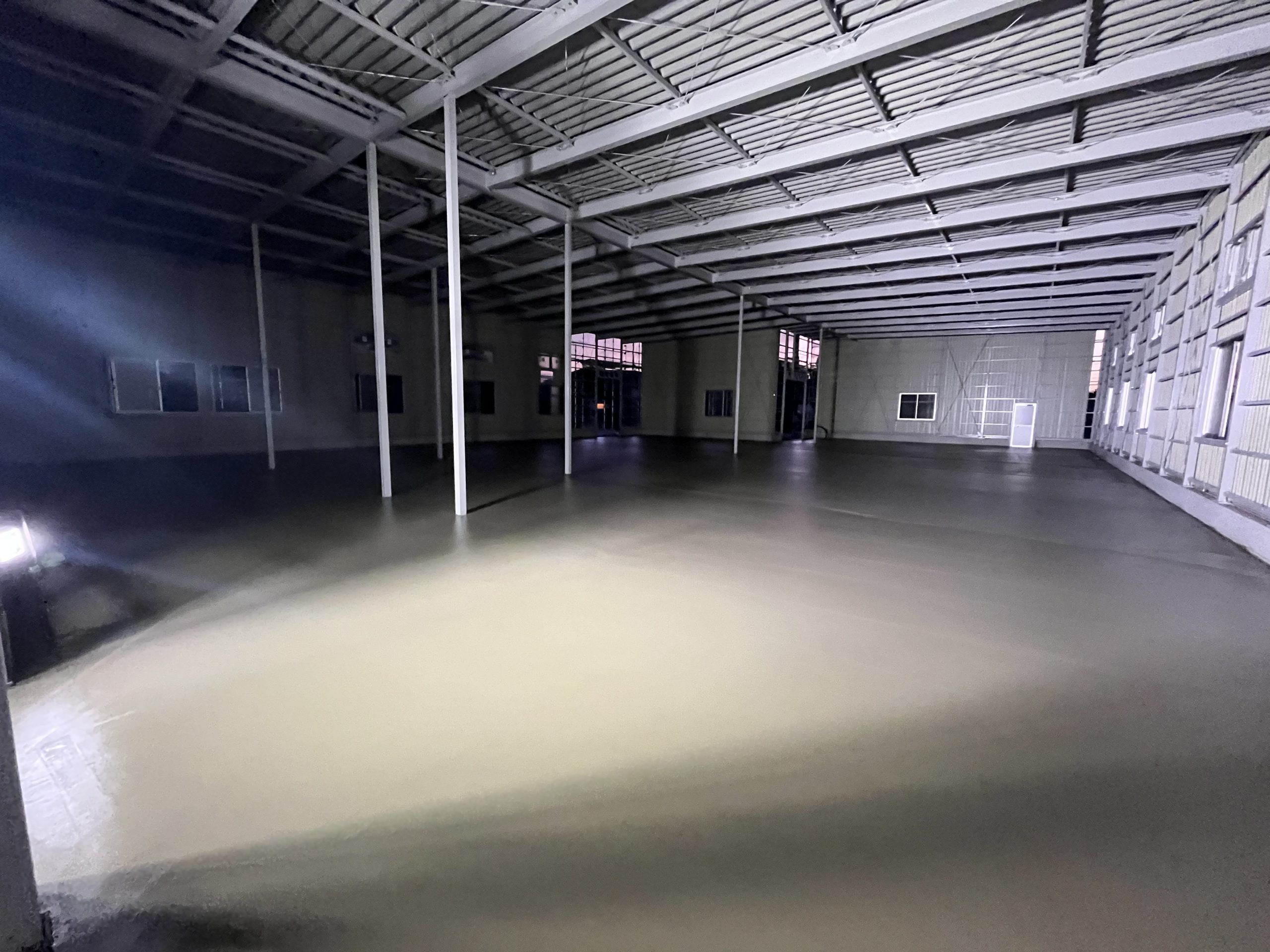軽量鉄骨造工場プレハブの施工写真