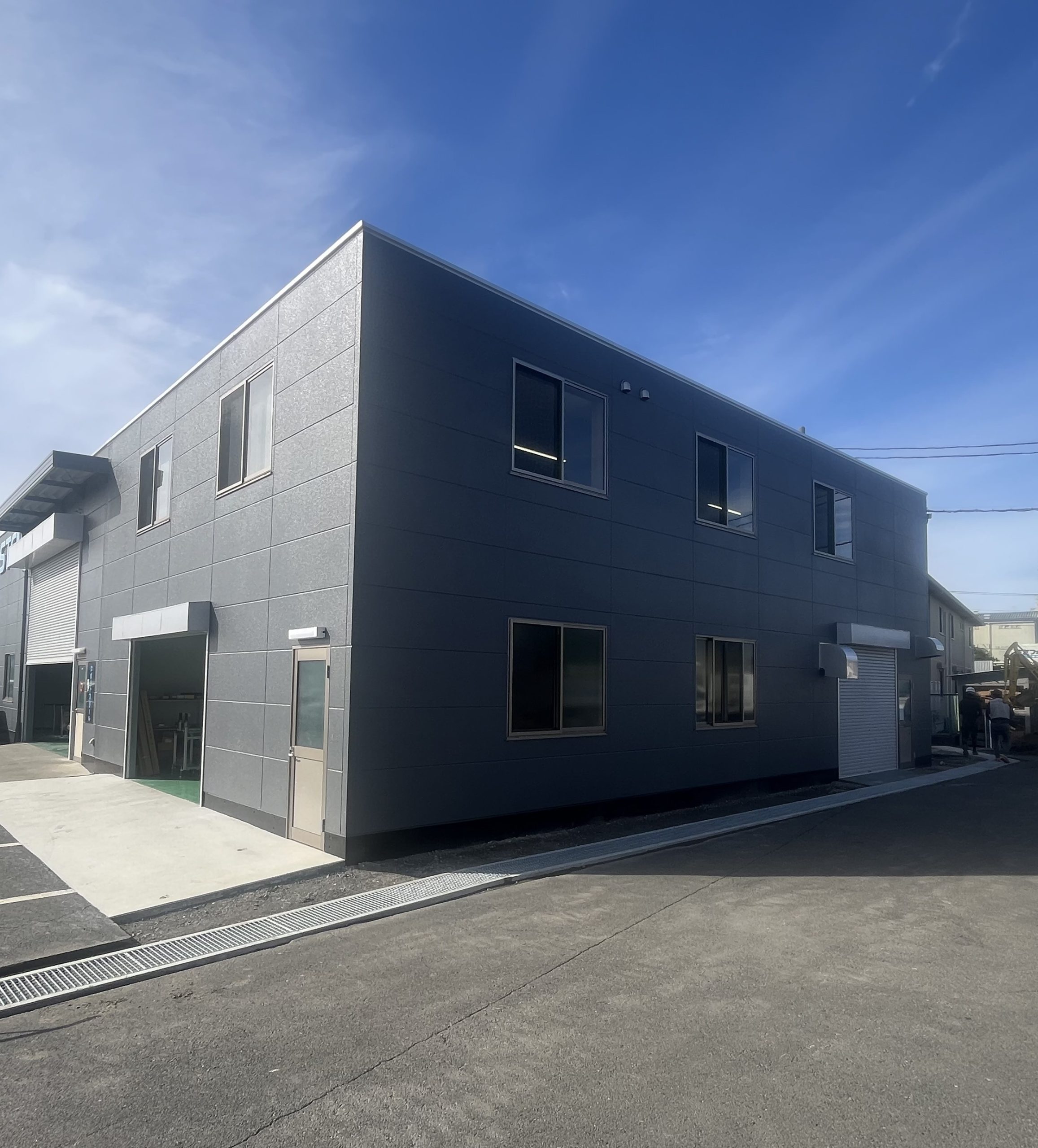 2階建プレハブ事務所工場増築工事の施工写真